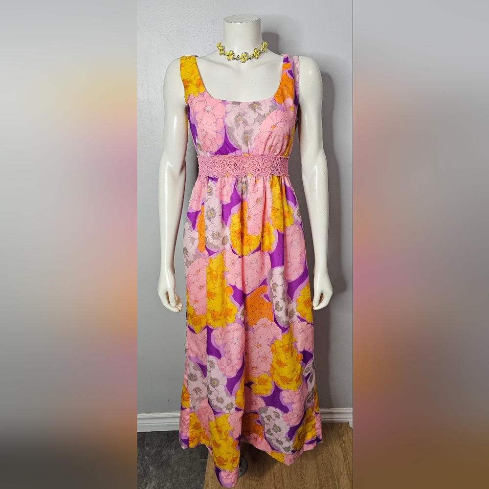 Source Unknown Vibrant Floral Maxi Dress